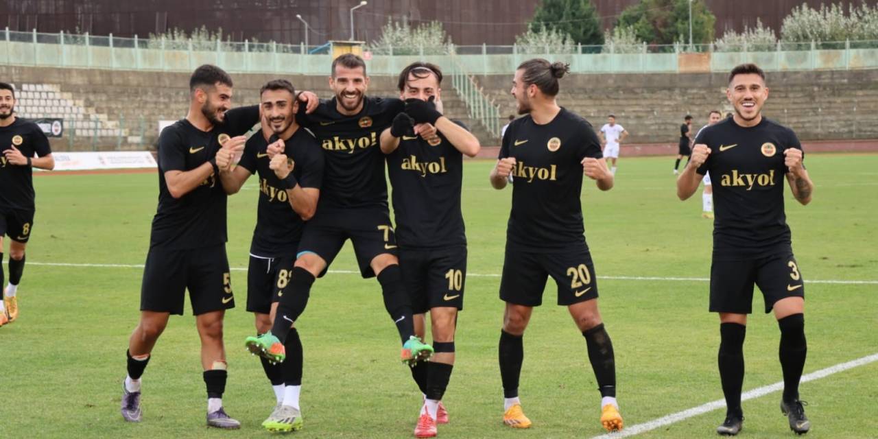 Yalovaspor Liderliğini Sürdürdü