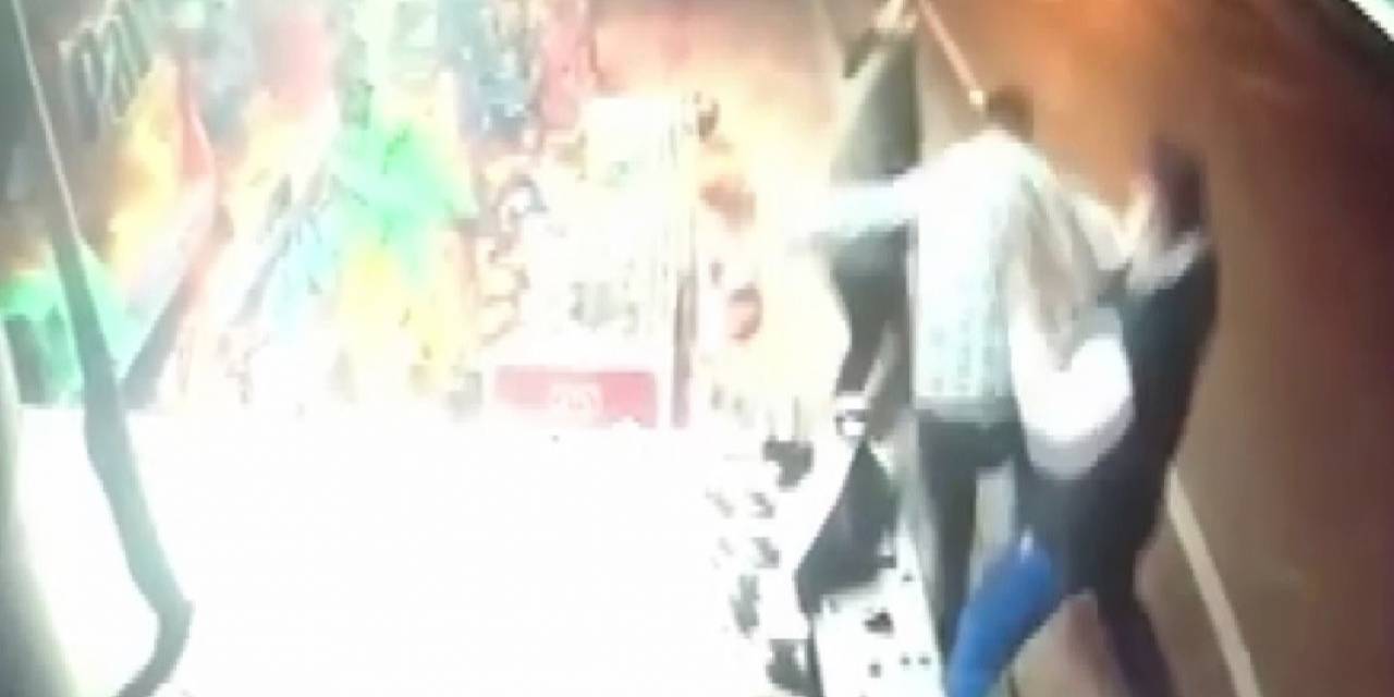 Bıçakla Çevreye Zarar Verdi, Gençlerden Kaçamadı