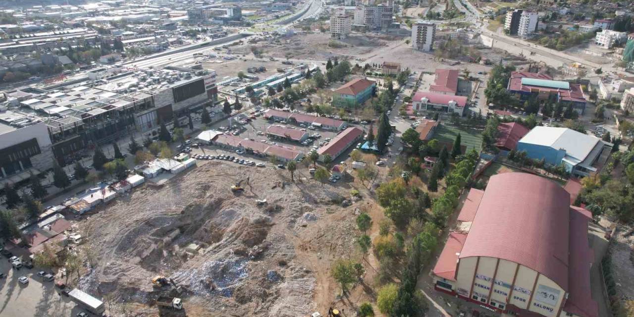 Depremde Yıkılan Mahalle Yerinde Dönüşüm Bekliyor