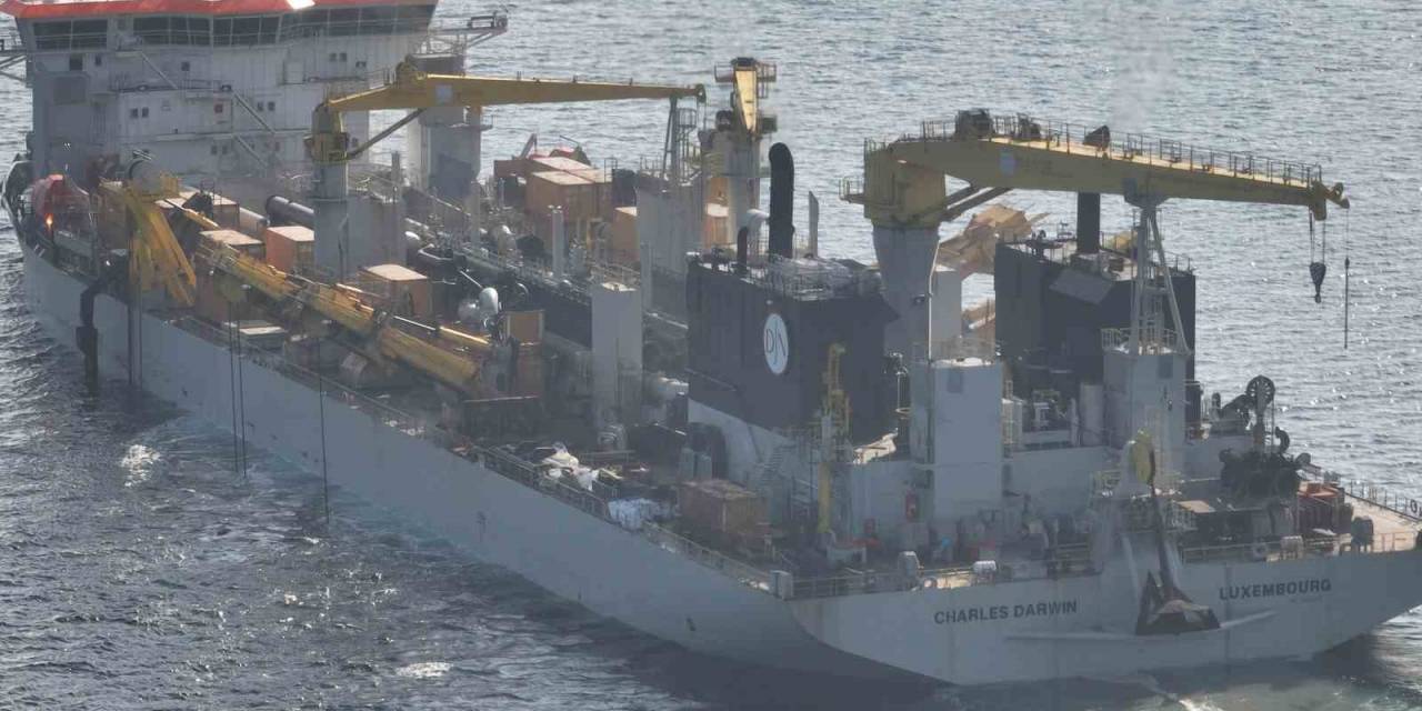 İstanbul Havalimanı İnşaatında Çalışan Dev Gemi Havadan Görüntülendi