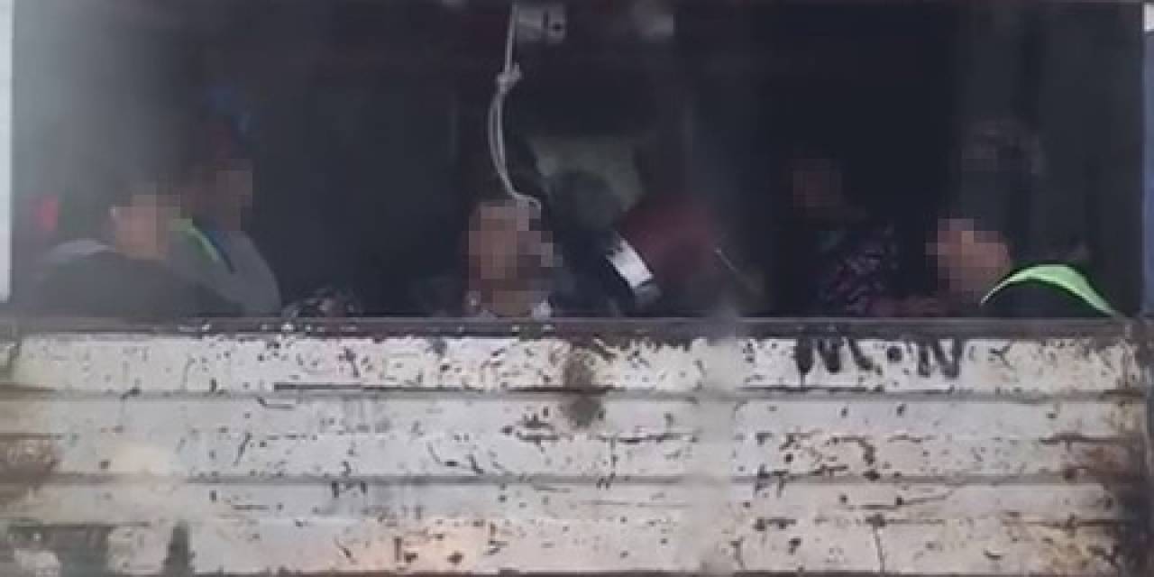 İbb İşçisi Kadınların Kamyonet Kasasında Taşınması Pes Dedirtti: "Analara Verilen Saygı Bu, Yazıklar Olsun"