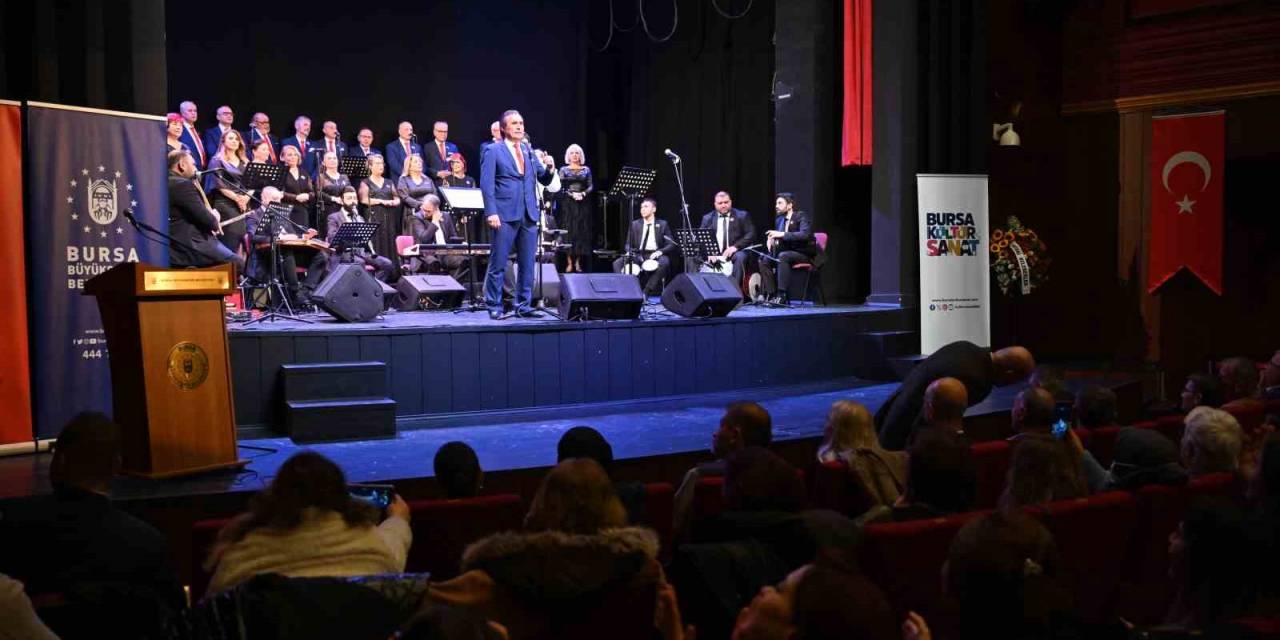 Muhtarlık Mührünü Sahnede Vurdular