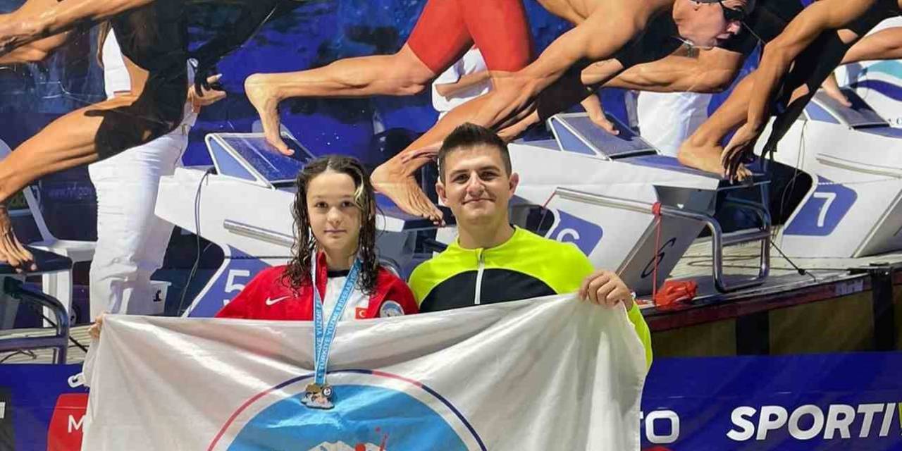 Kayserili Yüzücüler Barajı Geçti