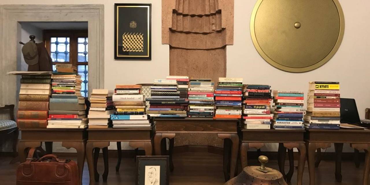 Eyüpsultan Belediyesi Yüzyıllık Eserleri Müzayedede Kitapseverlerle Buluşturdu