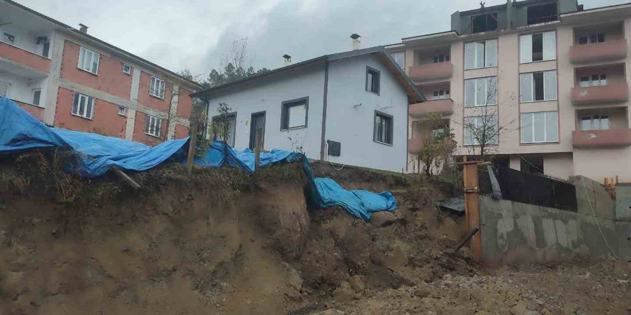 Sağanak Yağışlar Kazı Çalışması Yürütülen Alanda Heyelan Neden Oldu