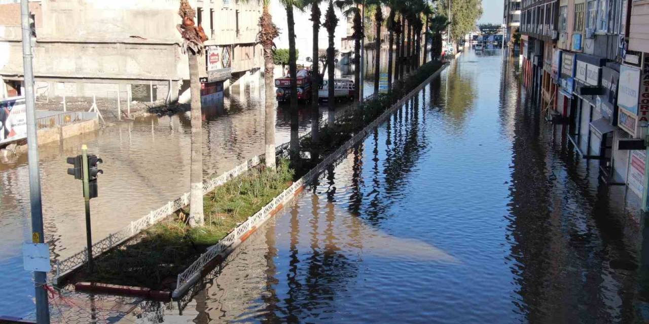 Fırtınanın Etkisini Yitirdiği İskenderun, Venedik’e Döndü