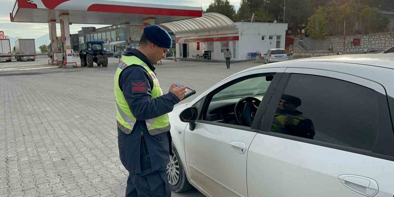 Bolvadin’de Jandarma Ekiplerinden Asayiş Ve Trafik Denetimi