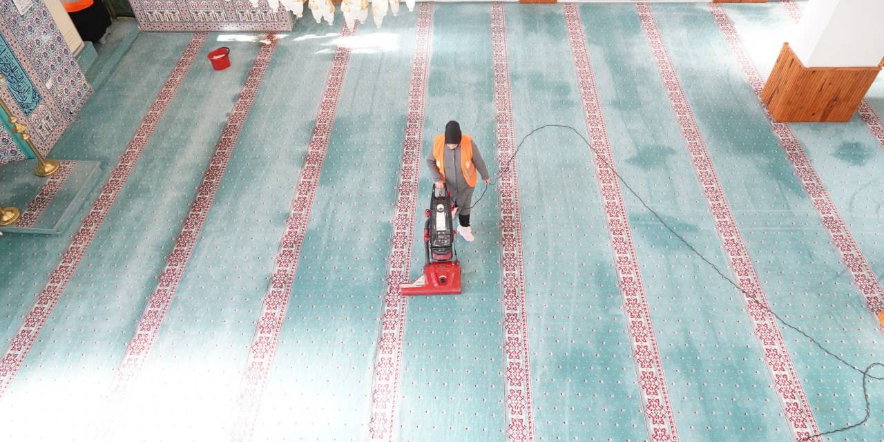 İbadethanelere Düzenli Temizlik