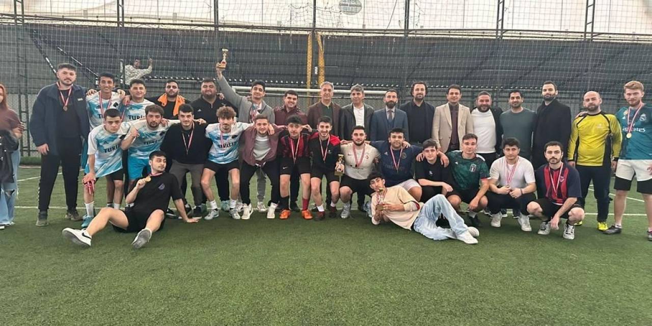 Burhaniye’de Turizm İşletmeciliği Bölümü Şampiyon Oldu