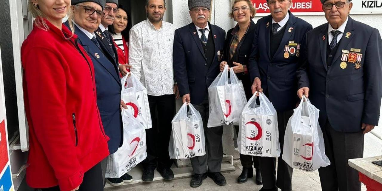 Kızılay’dan Gazilere Tören Ayakkabısı