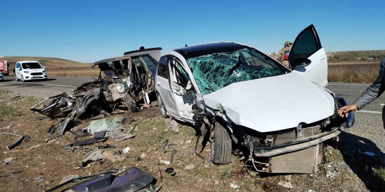 Diyarbakır’da İki Otomobil Kafa Kafaya Çarpıştı: 2 Ölü, 1 Yaralı