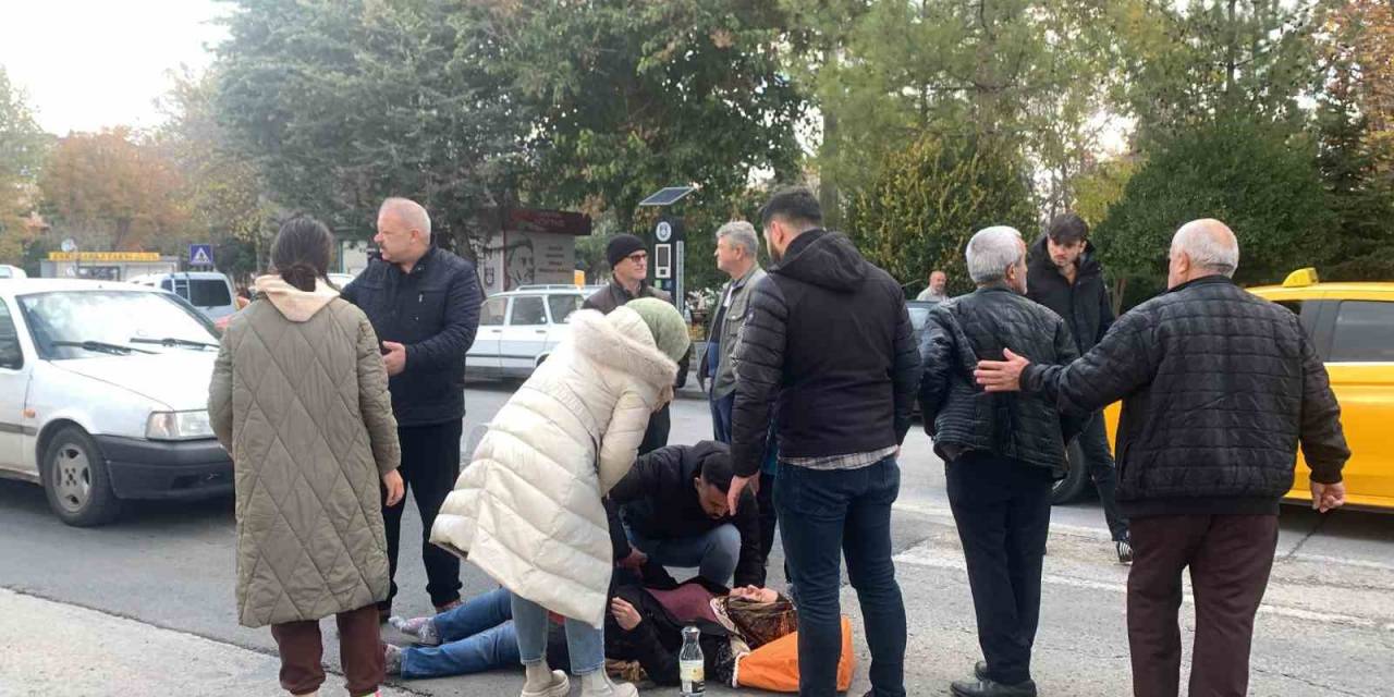 Otomobilin Kapısına Motosiklet Çarptı: 1 Yaralı