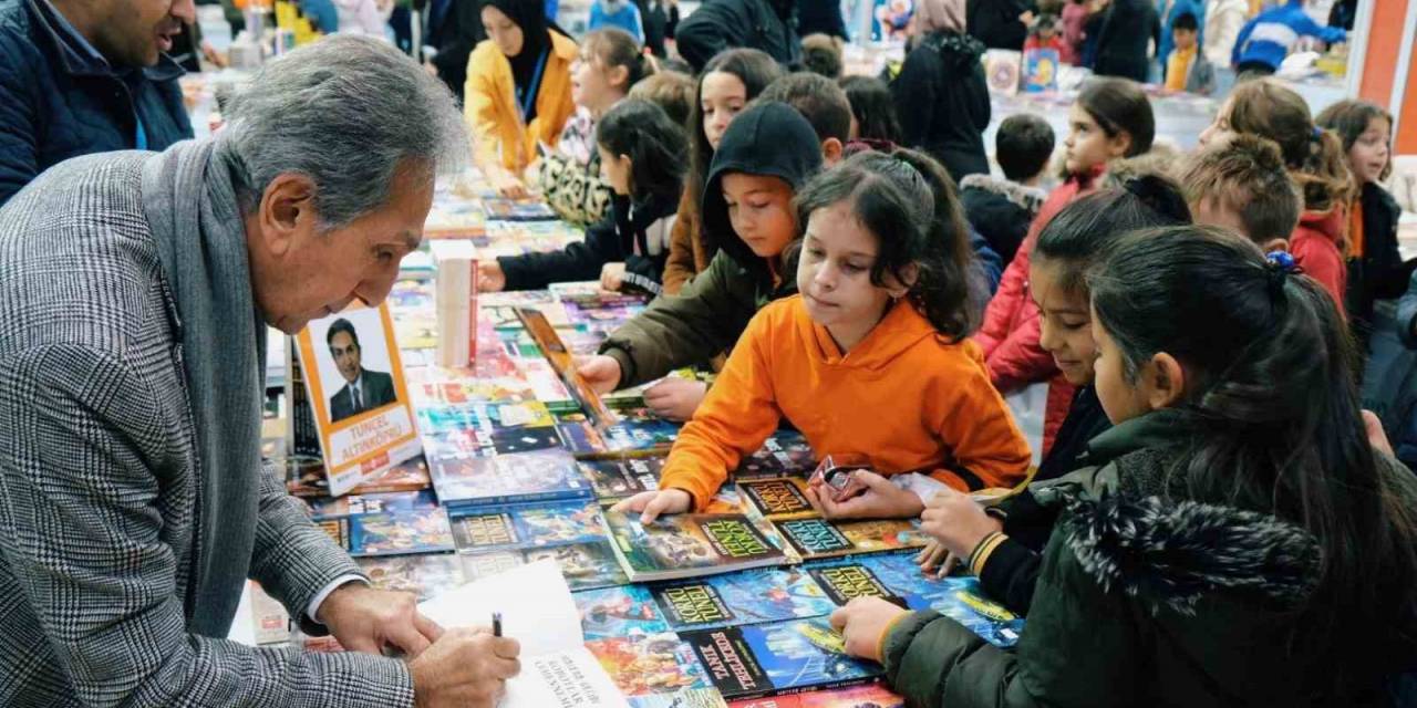 İnegöl’de Kitap Günleri Coşkusu Sürüyor