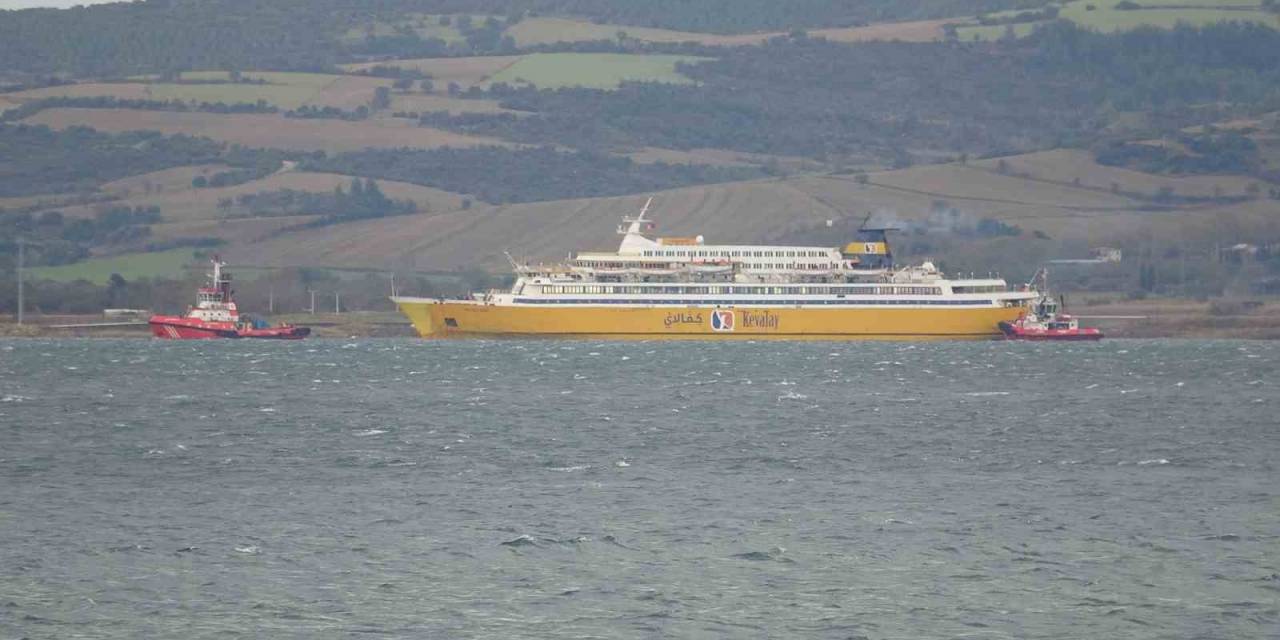 Çanakkale Boğazı’nda Yolcu Gemisi ‘Kevalay Queen’ Makine Arızası Yaptı