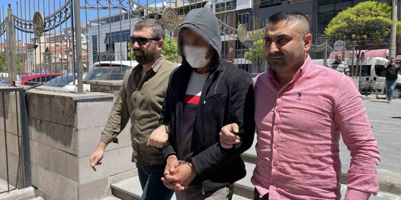 Annesini Öldüren 15 Yaşındaki Çocuğun Ve Babasının Yargılandığı Dava Ertelendi