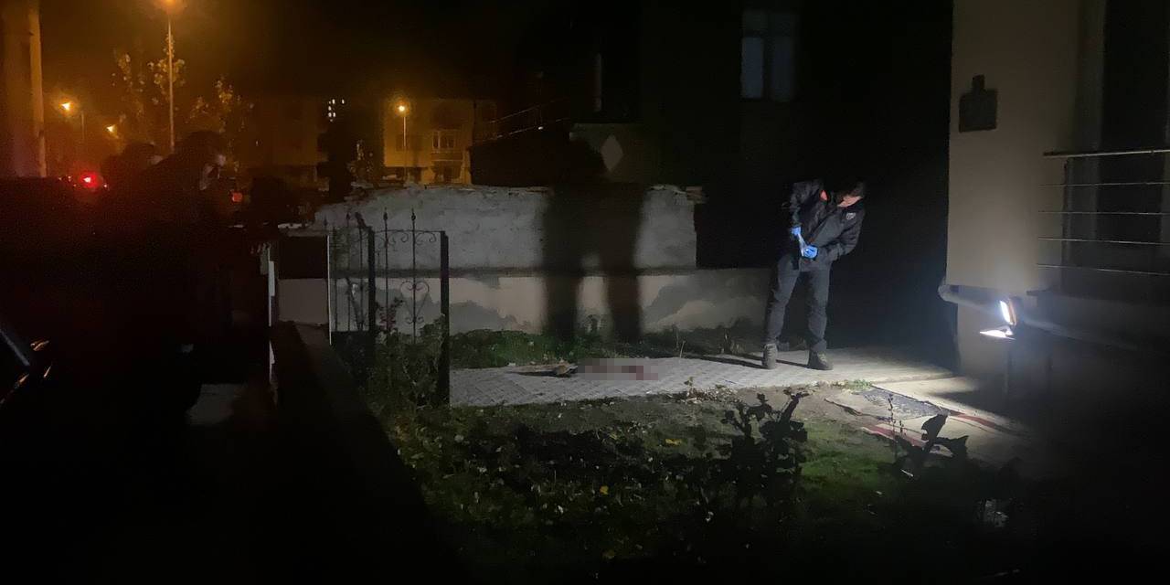 Önce Bıçakladılar, Daha Sonra Hastaneye Götürdüler