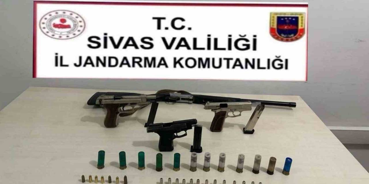 Yapılan Aramada Evinde 3 Tabanca Bir Tüfek Ele Geçirildi