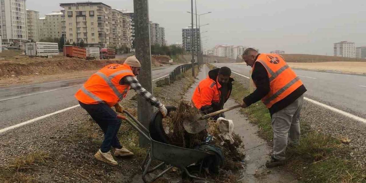 Siirt Çevre Karayolunda Temizlik Çalışması Başlatıldı