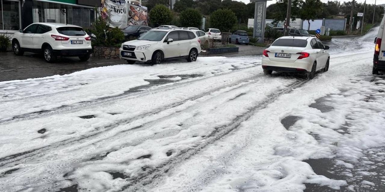 Bodrum’da Yol Aniden Köpürdü