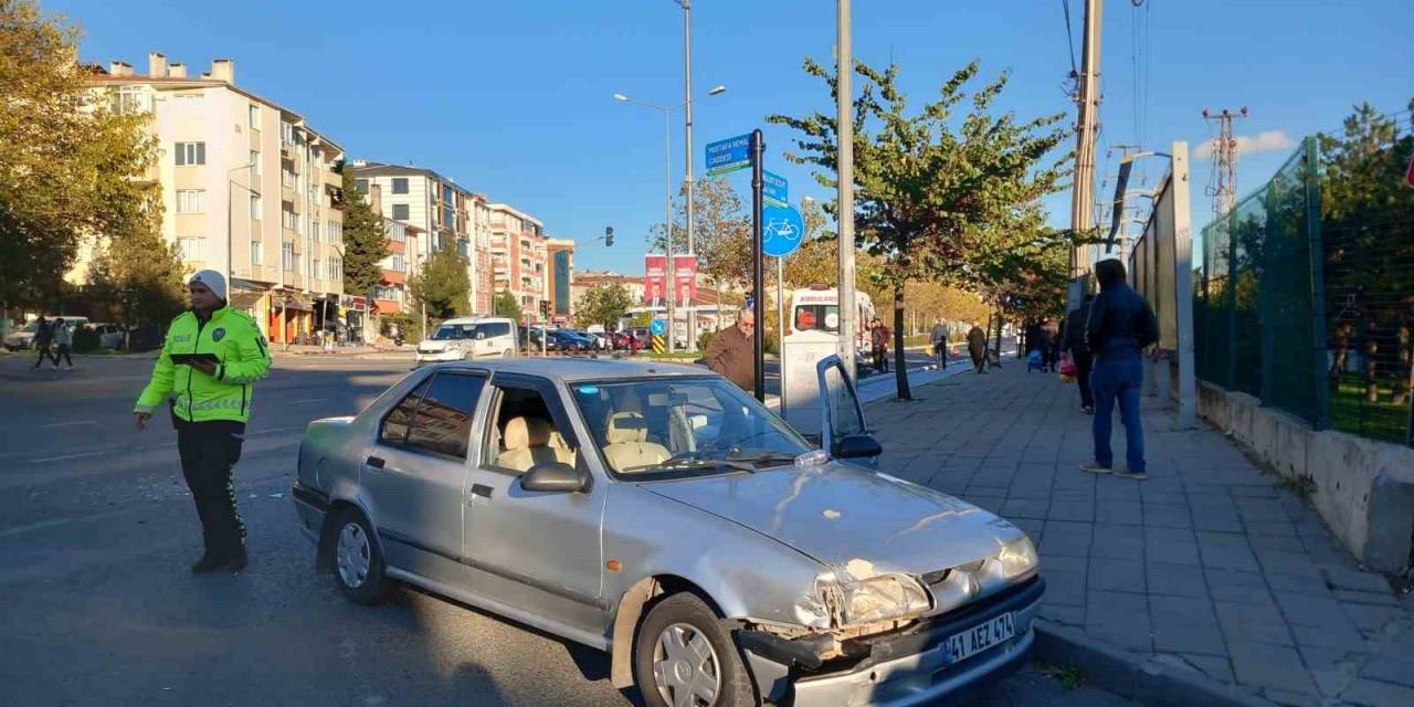 Kırmızı Işık İhlalinin Kazayla Sonuçlandığı Anlar Kamerada