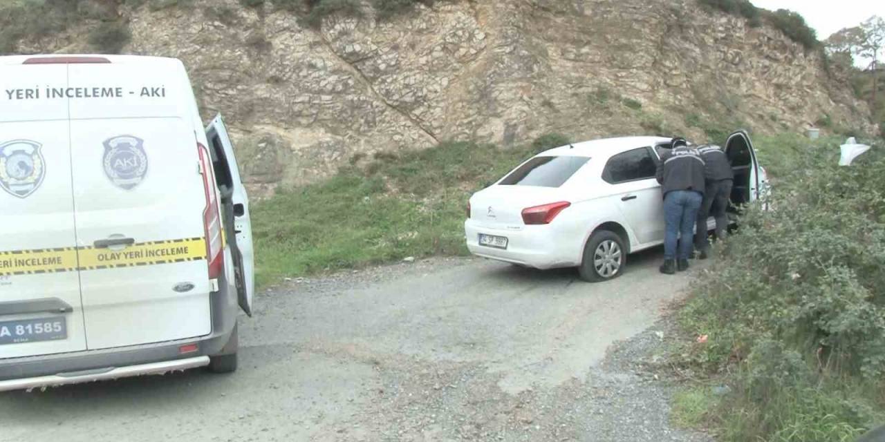 Arnavutköy’de Kurşunlanmış Otomobil Terk Edilmiş Halde Bulundu