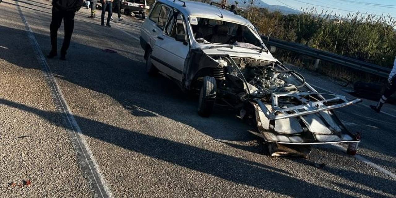 Osmaniye’de İki Otomobil Çarpıştı: 4 Yaralı
