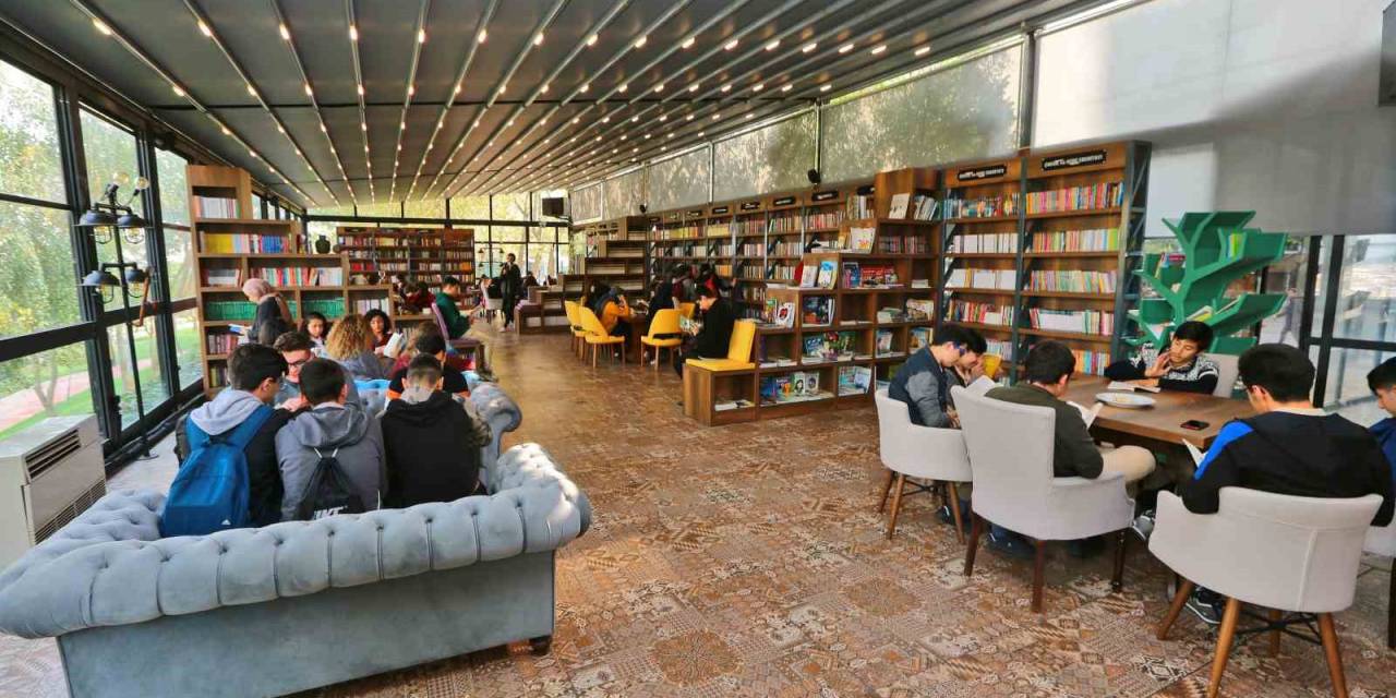 “Farika Kitaplı Kahveler” 500 Bin Genci Ağırladı