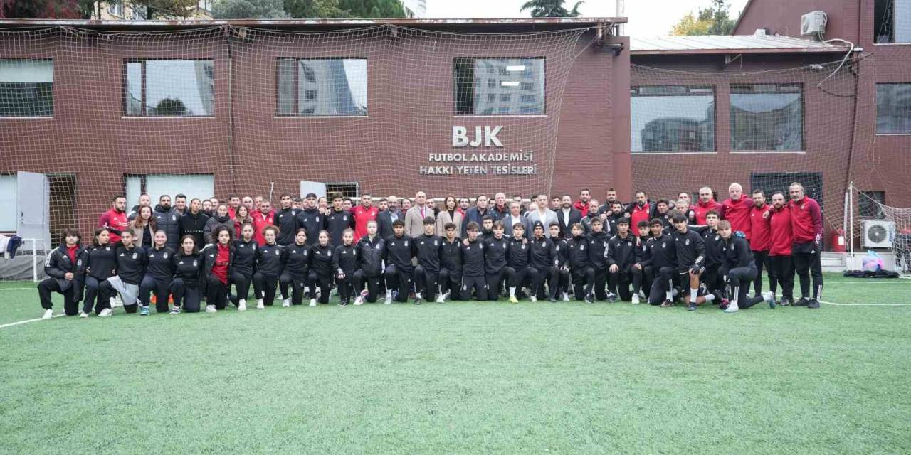 Beşiktaş Başkanı Ahmet Nur Çebi’den Sporculara Veda Ziyareti