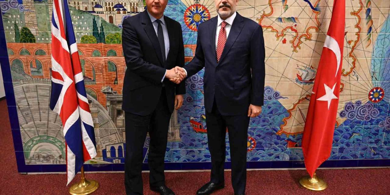 Dışişleri Bakanı Fidan, İngiliz Mevkidaşı Cameron İle Görüştü