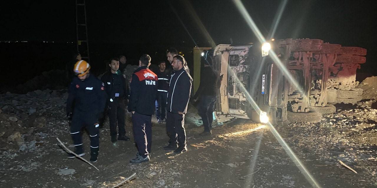 Moloz Boşaltırken Devrilen Kamyonunun Sürücüsü Hayatını Kaybetti