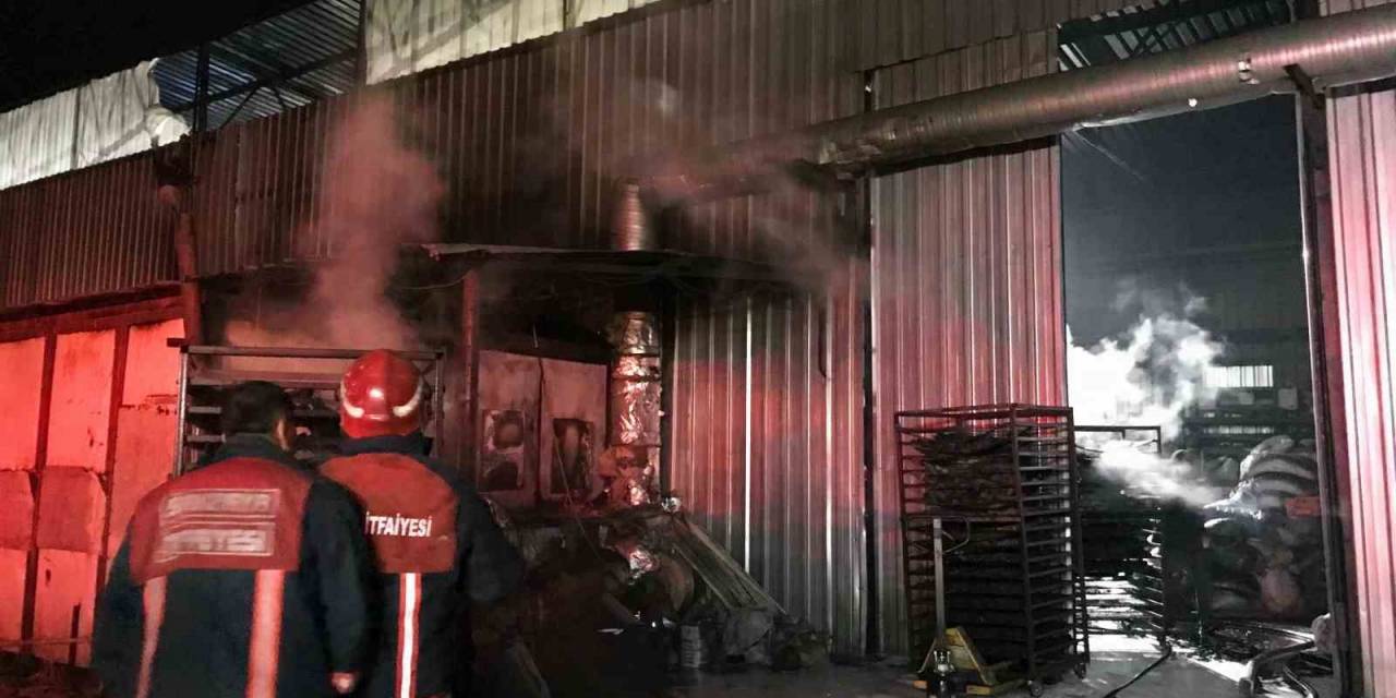 Sakarya’da Mangal Kömürü Üretim Tesisinde Yangın