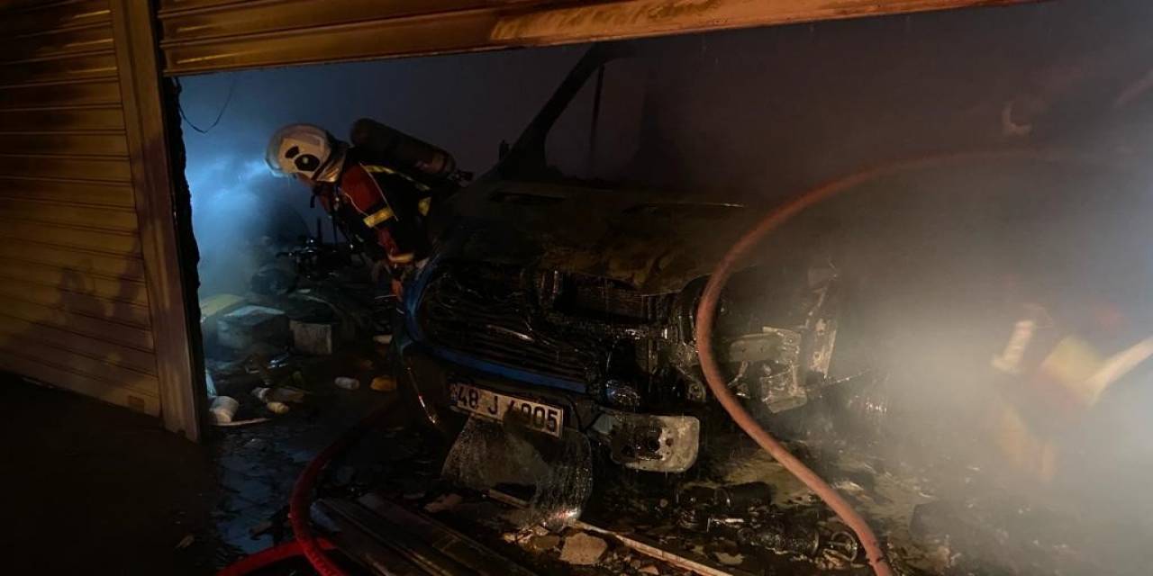Kargo Şubesi Yangında Küle Döndü