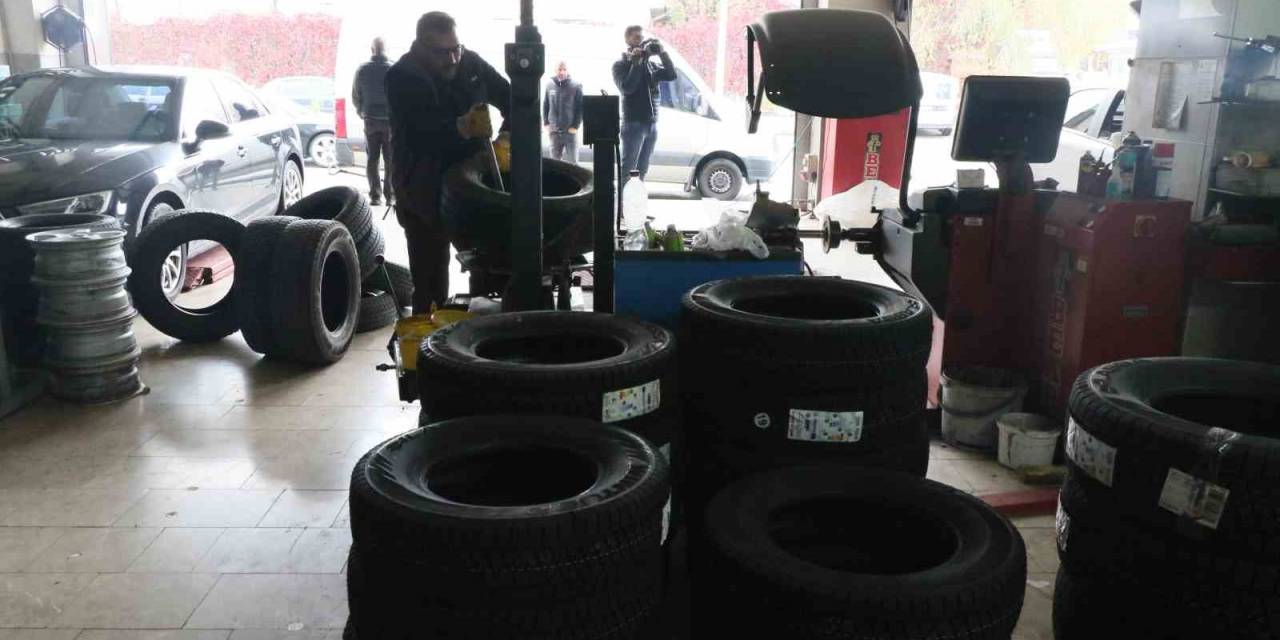 Erzincan’da Oto Lastikçilerde Kış Lastiği Değişim Yoğunluğu Yaşanıyor
