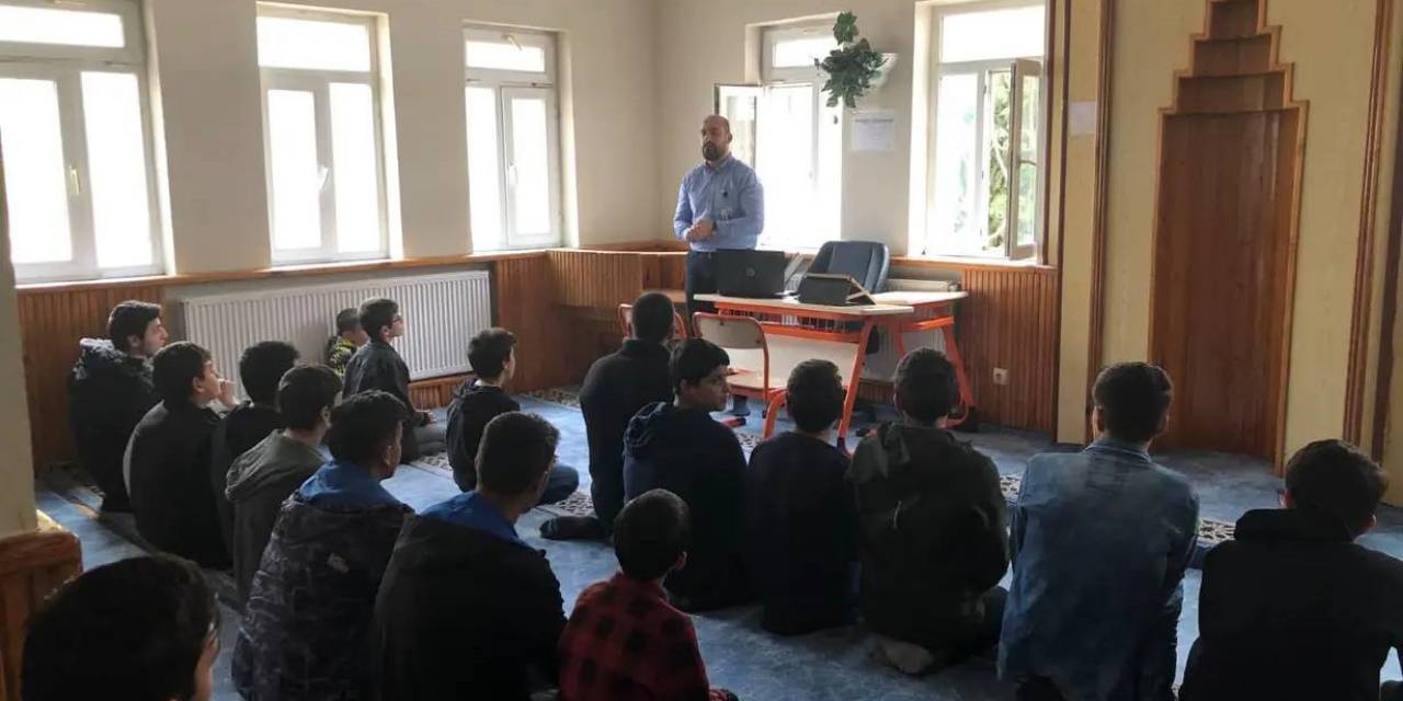 Kur’an Kursu Öğrencilerine ’kişisel Bakım Ve Sağlıklı Yaşam Eğitimleri’ Semineri Verildi