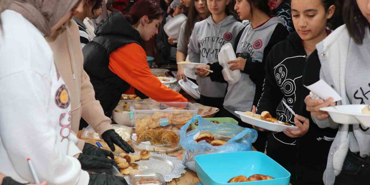 Sivas’ta Öğrenciler Filistin İçin Tek Yürek Oldu