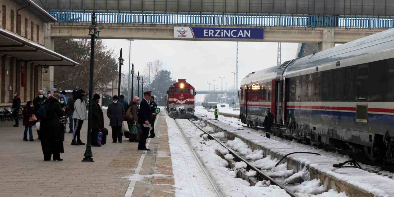 Tren Geçiyor Erzincan Bakıyor!