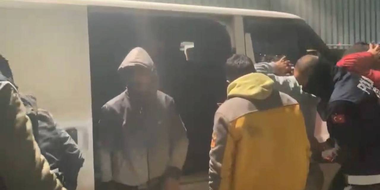 Osmaniye’de 6 Kaçak Göçmen Yakalandı, 2 Organizatör Tutuklandı
