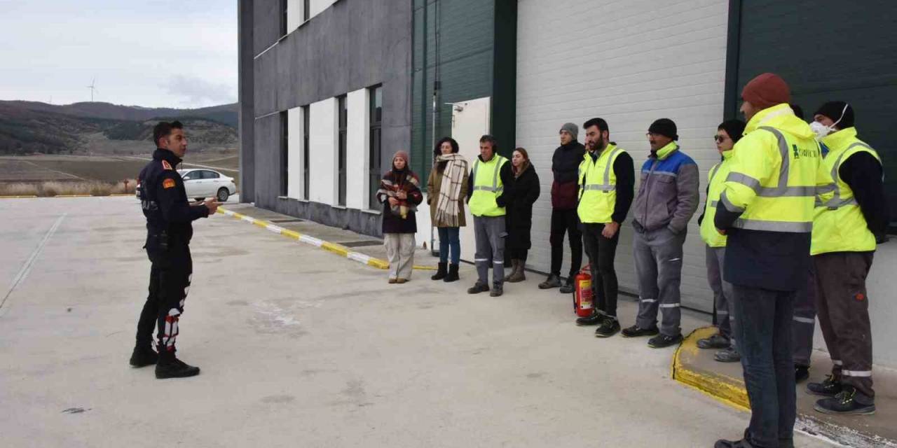 Bozüyük Belediyesi İtfaiyesi’nden Fabrikada Yangın Eğitimi