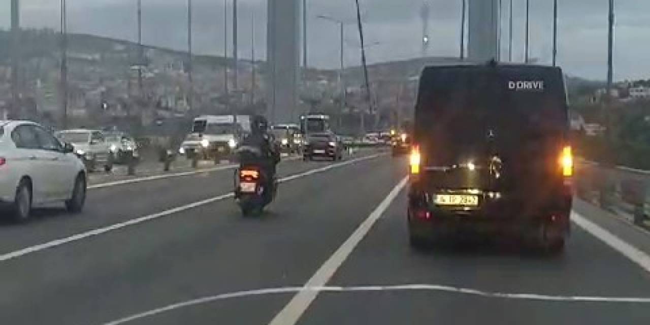 15 Temmuz Şehitler Köprüsünde Motosikletli Sürücünün Zor Anları