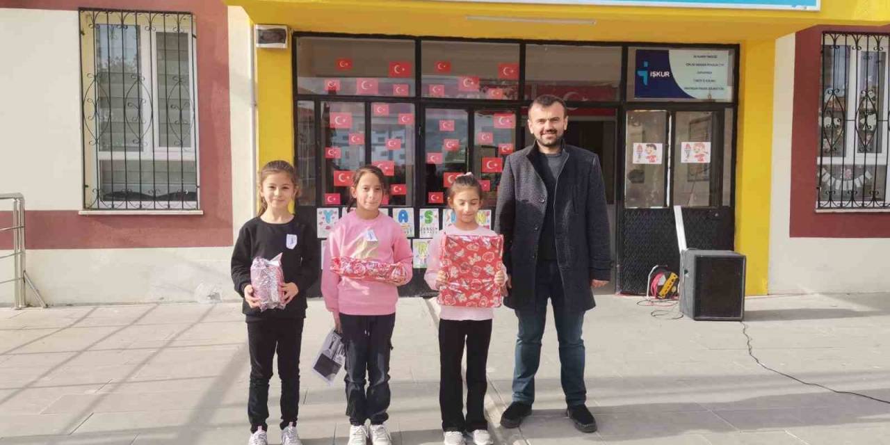 Hisarcık’ta Kütüphaneden En Çok Kitap Alıp Okuyan Öğrenciler Ödüllendirildi