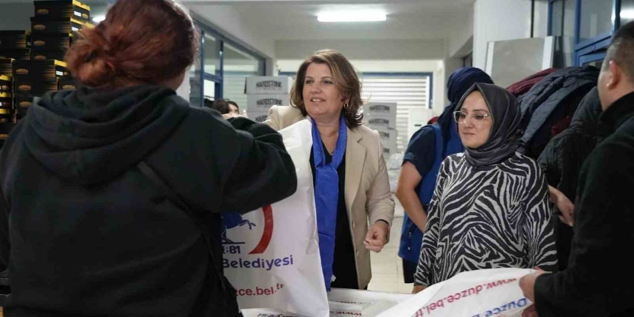 Bin 800 Çocuğun Yüzünü Güldürdüler