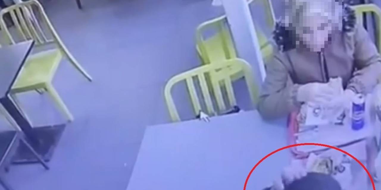 O Film Gerçek Oldu: Kopardığı Saçını Yemeğine Böyle Attı