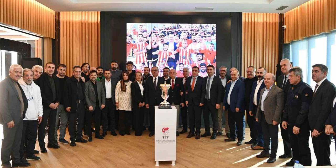 Kahramanmaraş’ta İstiklal Sporun Şampiyonluk Kupası
