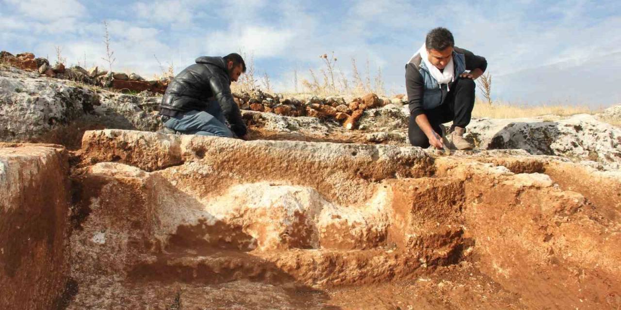 Perre’de 1800 Yıllık Boğa Başı Kabartması Bulundu