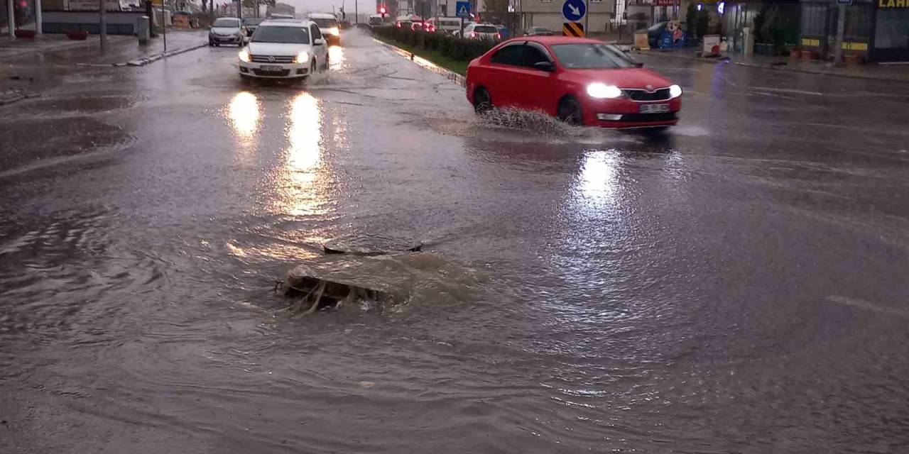 Çorlu’da Şiddetli Sağanak Felç Etti