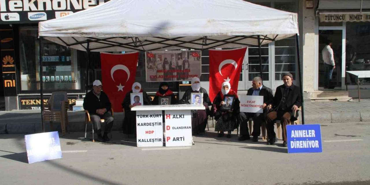Ailelerin Hdp Önündeki Kararlı Bekleyişi Devam Ediyor