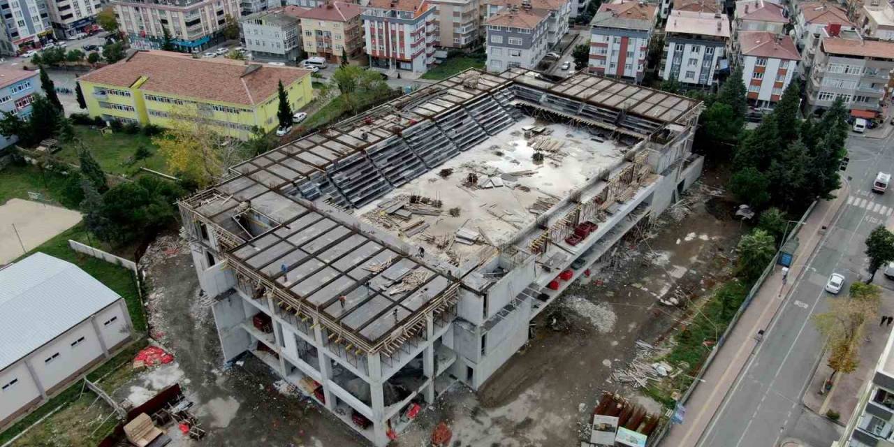 İlkadım Spor Kompleksi’nin Yüzde 55’i Tamamlandı