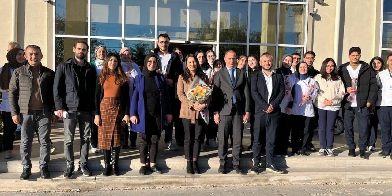 Üniversite Öğrencilerinden Huzur Evi Sakinlerine Diş Taraması