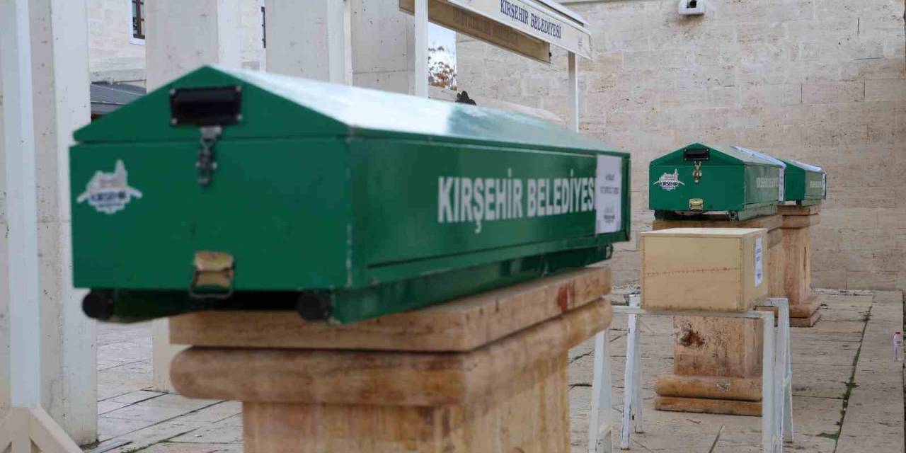 Kazada Hayatını Kaybeden Aile Bireyleri Kırşehir’de Toprağa Verildi