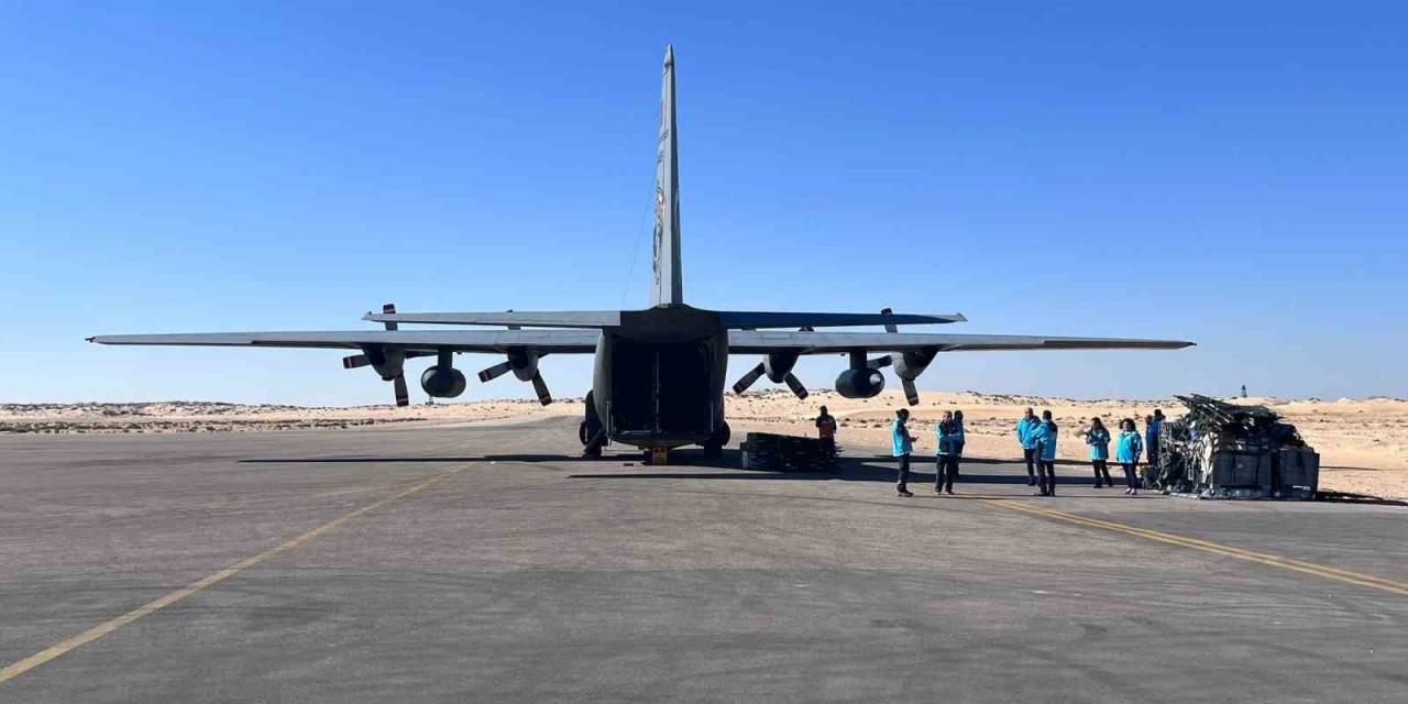 Türkiye’den Gazze’ye Sağlık Personeli Ve Tıbbi Malzeme Taşıyan Askeri Uçak Mısır’a İndi